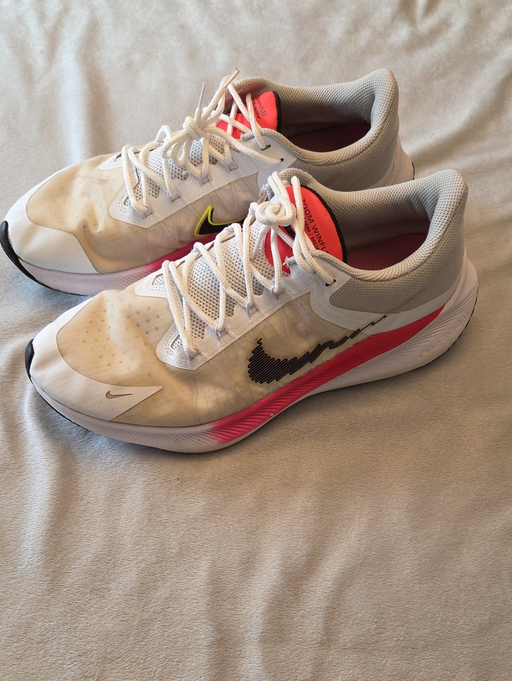 Nike Air Zoom Winflo, Size 11. White, Off-white, Pink & Black